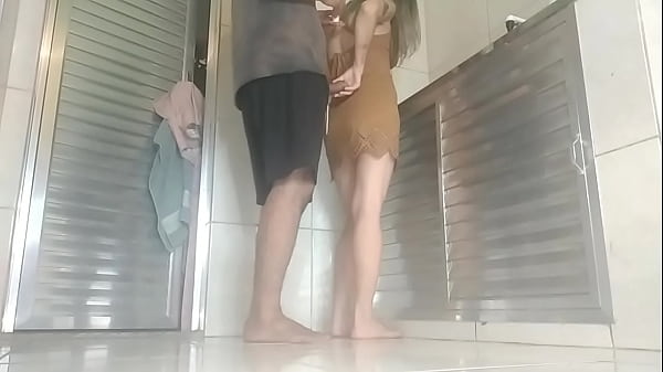 Enfiando Braço Na Novinha Porno Amador