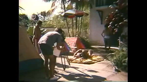 Enfiando Garrafa Na Buceta Da Mulher E Depois Comendo Ela