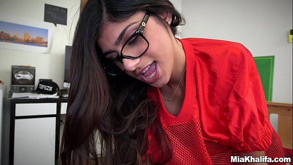 Mia Khalifa Gozando Sozinha