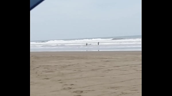 Novinha Na Praia De Fio Dental