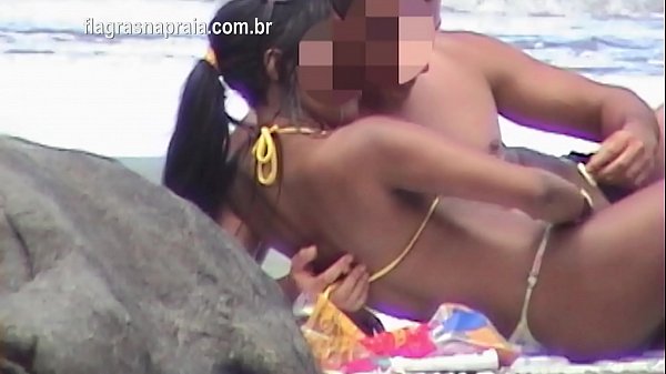 Novinha Na Praia Gostosa