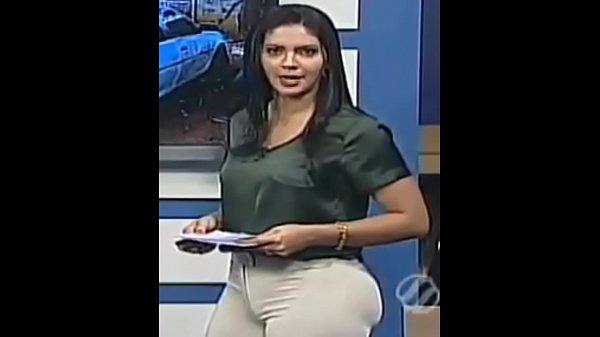 Apresentadora De Tv Fica Nua