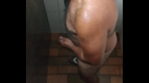 Batendo Punheta Na Sauna Gay