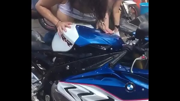 Fotos De Mulheres Nuas Em Cima De Motos