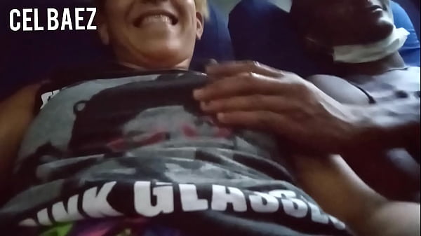 Homem Pega Na Buceta Da Mulher No Onibus