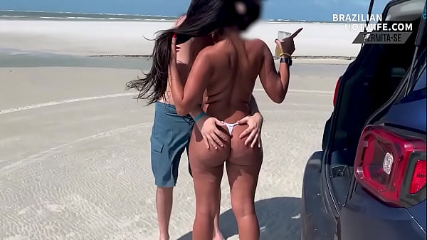 Corno Com Esposa Na Praia