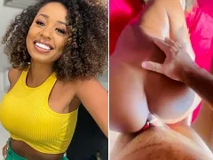 Kelly Medeiros, uma mulata irresistível, fudendo gostoso anal após retirar o plug anal