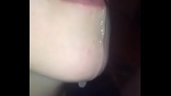 Travesti gozando na amiga