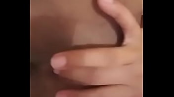 Morena peituda anal