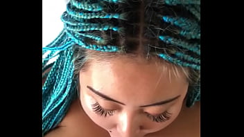 Novinha com cabelo azul