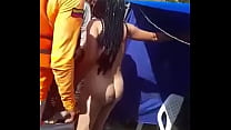 Mulher Samambaia Nua Em Praia