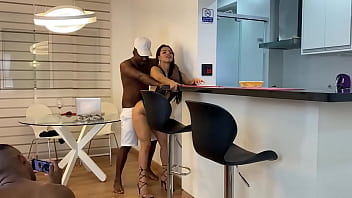 Flagrado em vídeo tio chupando sua sobrinha escondido caseiro