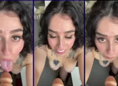 Nica Domingues está se divertindo bastante enquanto realiza sexo oral no brinquedo com muita excitação