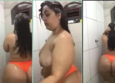 Sampa porni gorda bunduda Joelinesousa997 tomando banho de biquíni fio dental