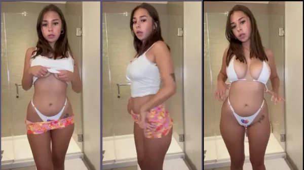 Sophierai fez um vídeo no onlyfans exibindo seu corpo maravilhoso de biquíni