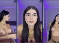 Thaissa Fit tirando a roupa e exibindo os seus belas teta